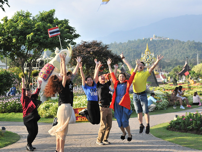 Tyrinėkite Tailando stebuklus: mūsų komandos nuotykiai su patikimais lauko batais