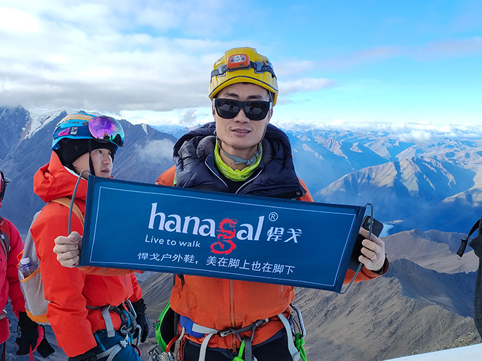 Sniego viršūnių užkariavimas: patikimi žygio batai ekstremaliems nuotykiams